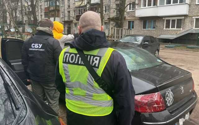 Предлагали эвакуацию из "горячих" точек: Правоохранители разоблачили банду мошенников