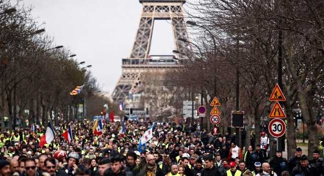 В Париже запретили проводить протесты в "горячих точках" города
