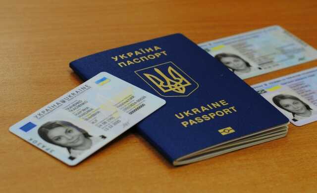 Українцям пояснили, коли паспорти з різною транслітерацією визнаватимуться недійсними