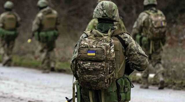 Зеленский отметил воинов, которые в Донецкой области "минусуют врага больше всего"