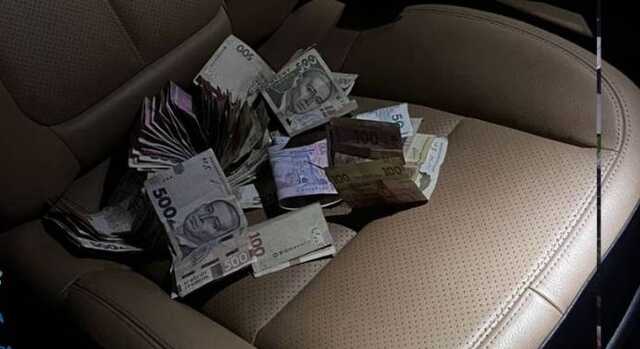 На Львівській митниці вимагали гроші у керівника благодійного фонду