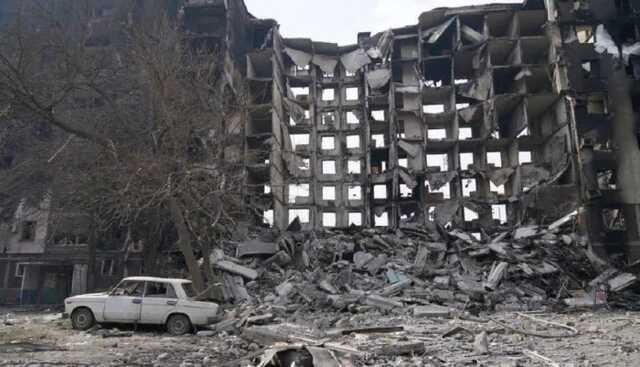 Росіяни під “розпил” бюджету роблять фейкові ремонти житла в Маріуполі