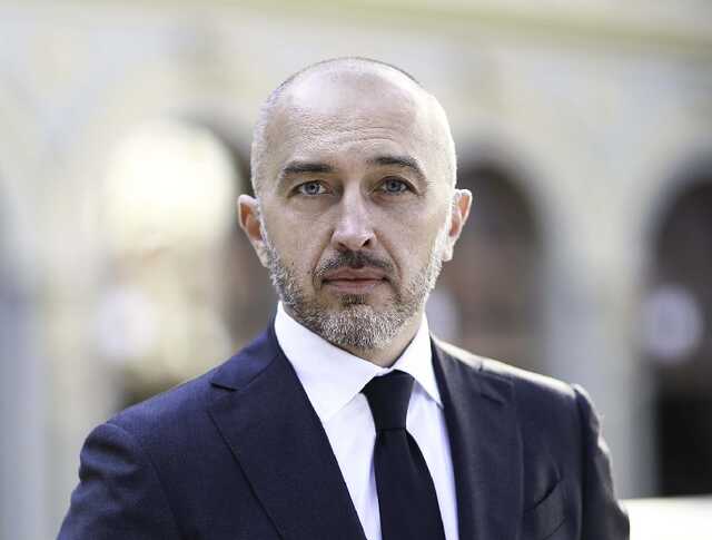 Глава НБУ Пышный приехал сегодня на работу на Rolls-Royce за несколько миллионов