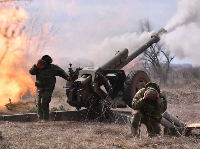 На Херсонщині окупанти обстріляли рятувальників, які ліквідували пожежу