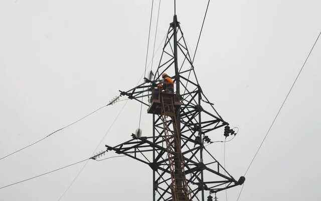 Енергетики потрапили під обстріл у Вовчанську