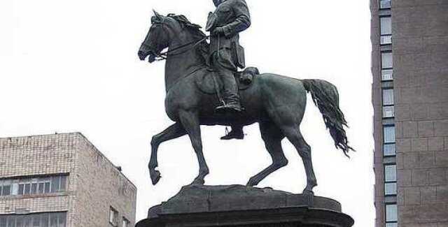 В Минкульте заявили, что памятник Щорсу в Киеве могут демонтировать частично