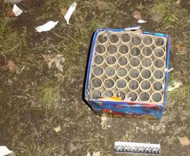 У Києві на Борщагівці невідомі вночі запускали салют: "жартівників" шукає поліція