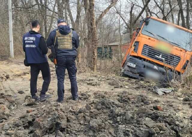 Під Харковом на міні підірвалась вантажівка: водій отримав поранення