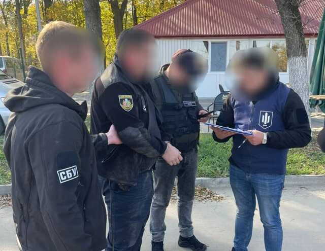 В Черновцах работник военкомата собирал взятки