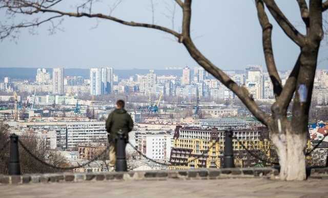 У Києві третій день поспіль фіксують температурні рекорди