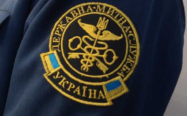 Одеського митника підозрюють у зловживаннях при розмитненні товарів