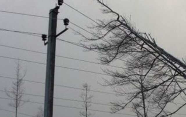 У восьми областях України значні знеструмлення через негоду та пошкодження мереж