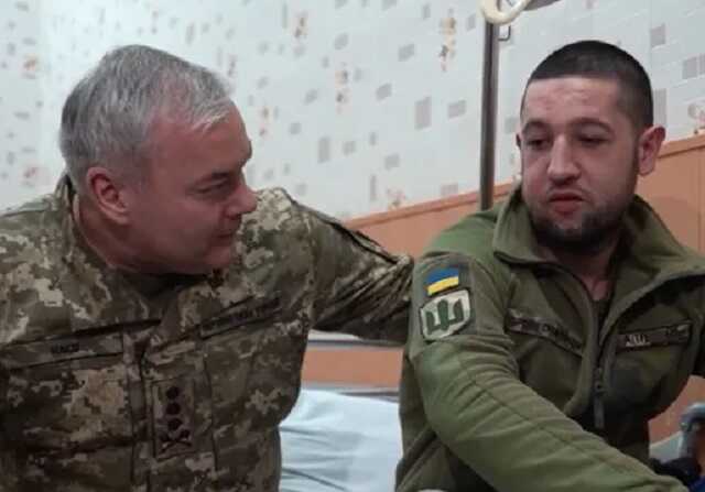 Наєв вручив у госпіталі нагороди воїнам ЗСУ, які отримали поранення в боях за Україну