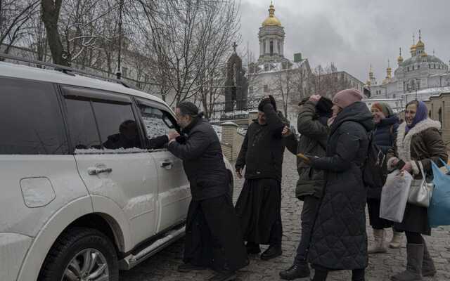 Віряни вигнали комісію, яка прийшла до Лаври: що там відбувається