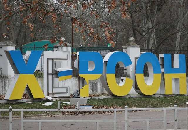 Оккупанты обстреляли набережную Херсона, есть раненый