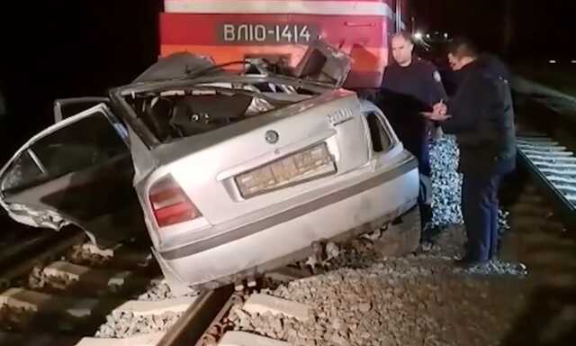 У Криму таксі зіткнулось з потягом: серед загиблих мати з дітьми