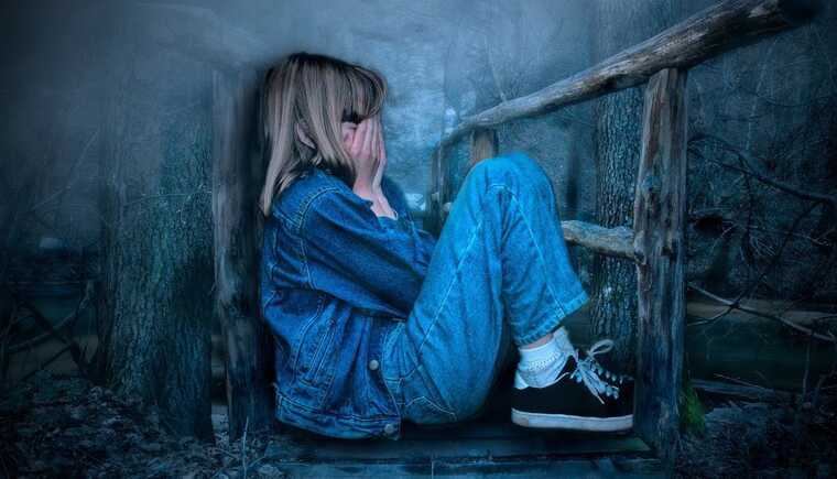 На Закарпатье супруги насиловали 12-летнюю дочь, записывая процесс на видео