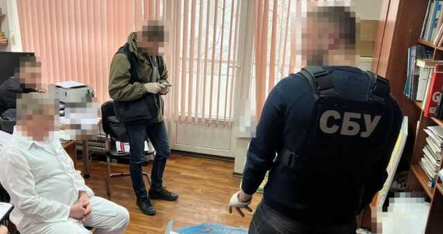 В Днепре руководитель больницы воровал средства пациентов