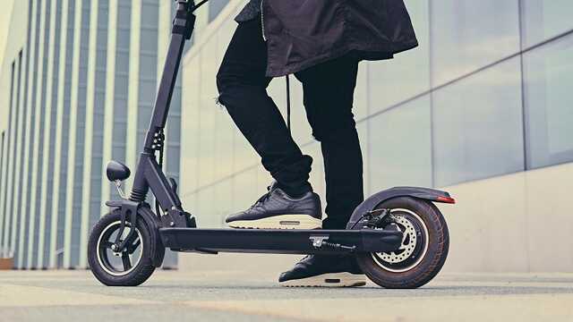Електросамокати та моноколеса в Україні визнали транспортними засобами
