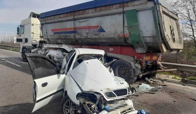 В Одесской области автомобиль столкнулся с грузовиком: погибли супруги