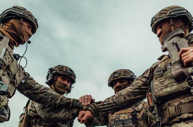 Прямое попадание из украинского танка в траншею с 10 россиянами