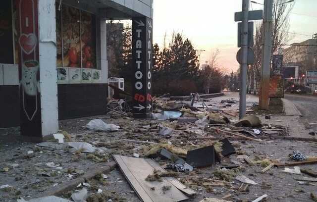 В Донецке магазины делают "укрепления" от обстрелов