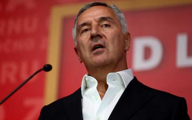 Президент Черногории с разгромом проигрывает во втором туре выборов