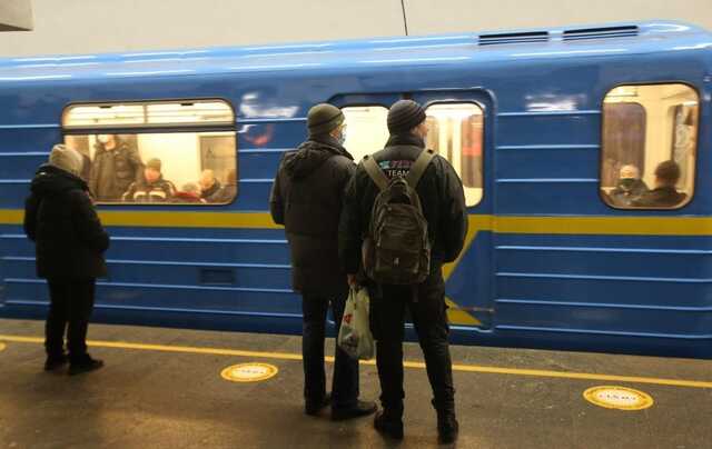 У метро Києва стався технічний збій