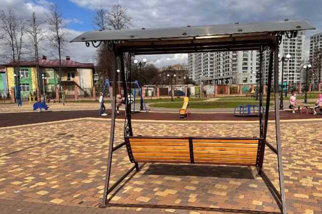 Під Києвом на дитячому майданчику 6-річний хлопчик отримав смертельну травму