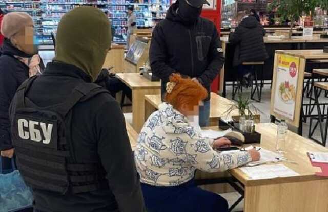 В Киеве адвокат требовала 10 тысяч долларов у подозреваемого