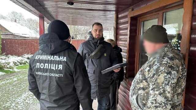 Під Києвом поліція викрила масштабну вирубку лісу під виглядом санітарного очищення