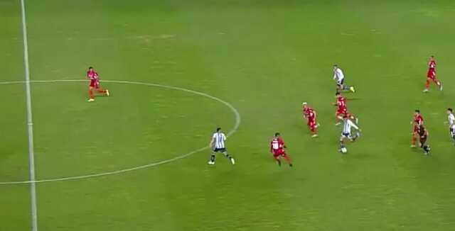 Футболіст на Кубку Лібертадорес забив фантастичний гол із центру поля