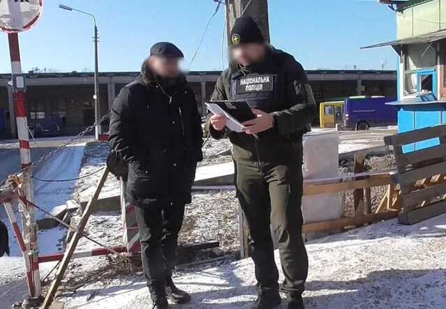 У Києві десятки тонн заблокованої гуманітарної допомоги передали військовим