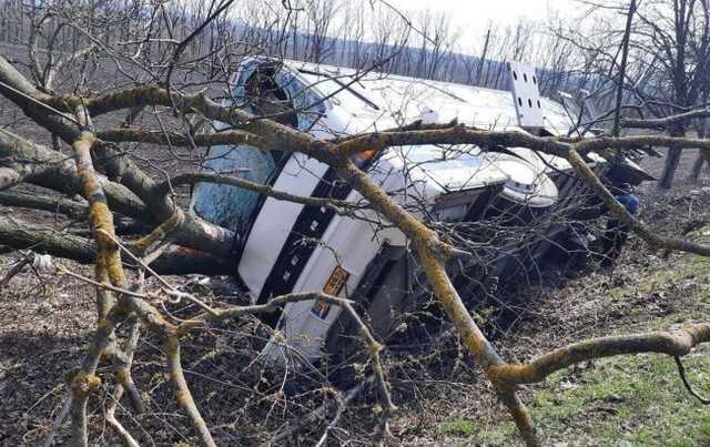 В салоні був 21 пасажир: У Молдові перекинувся автобус, що їхав до Києва