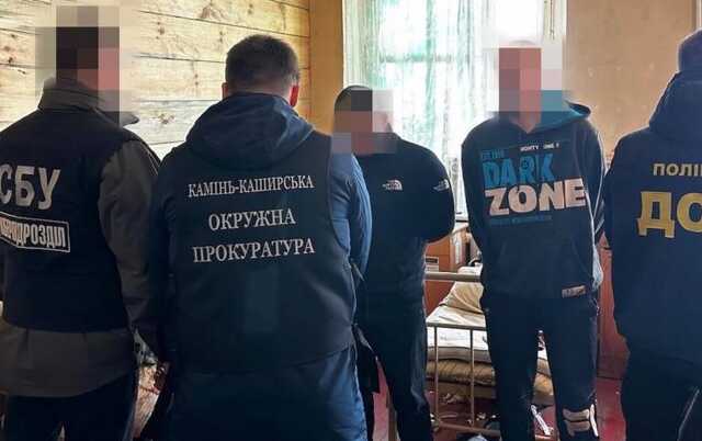 Засуджені з Маневицької колонії обманювали родичів полонених вояків ЗСУ