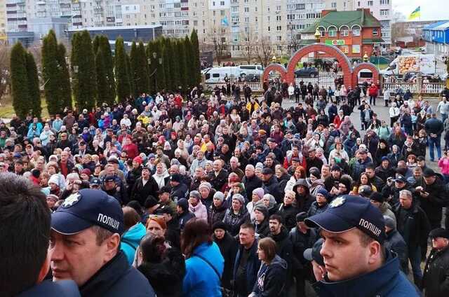 У Шепетівці УПЦ МП вигнали з головного храму, у Старокостянтинові продовжується акція