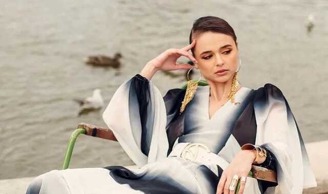 Героиня вирусного видео из-под Лавры захватила сеть своей внешностью