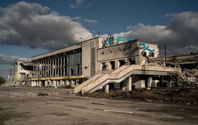 Пошкоджено завод та електромережу: окупанти 70 разів обстріляли Херсонську область