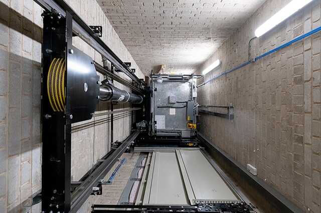 В лифте львовской многоэтажки трагически погибла женщина