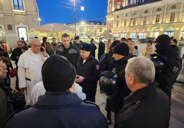 "Неузгоджена акція": на Великодню службу до храму в Петербурзі навідався ОМОН