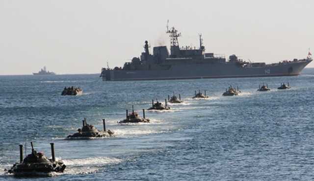 На боевом дежурстве в Черном море находятся 2 ракетоносителя РФ