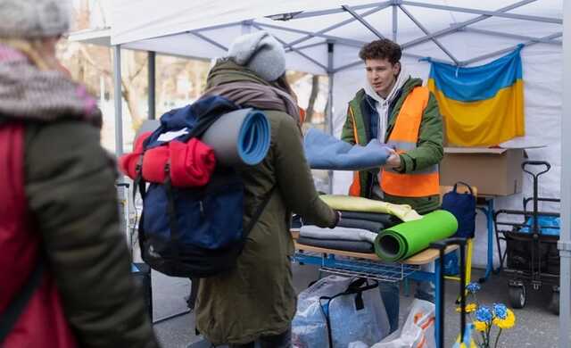 Майже половина українських біженців у Польщі не планують повертатись до України - опитування