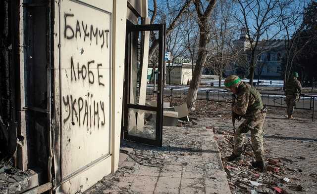 Воїн ЗСУ розповів про ситуацію в Бахмуті: "БК підвезли, доки тримаємось!"