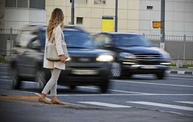 В Україні запропонували штрафувати пішоходів за відсутність світловідбиваючих елементів уночі