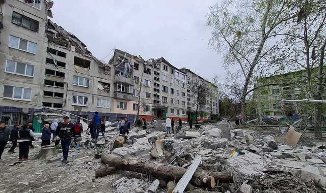 Окупанти обстріляли житлові багатоповерхівки у Слов’янську Донецької області: багато руйнувань, є поранені