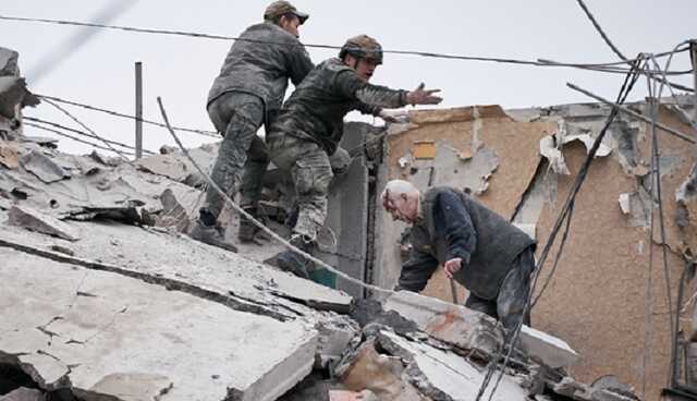 В Славянске из-под завалов достали еще одного ребенка, - СМИ