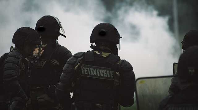 Протести через пенсійну реформу у Франції: мітингувальники підпалили поліцейську дільницю