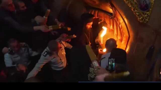 В храме Гроба Господня сошёл Благодатный огонь