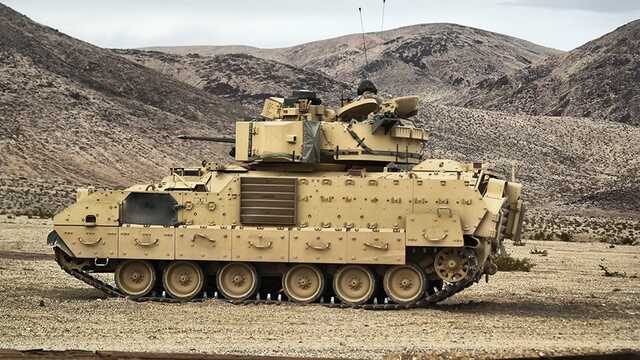 У Міноборони показали нове "вбрання" БМП Bradley в Україні