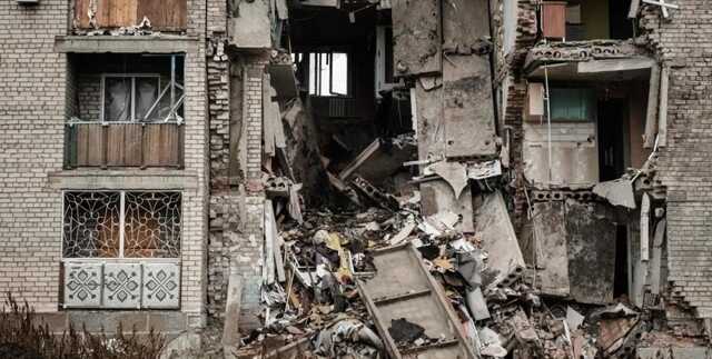 Появилось видео разрушенных домов Бахмута, который остается эпицентом боев в Украине